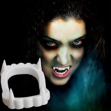 Ett Beyaz Renk Çift Damak Takma Vampir Dişi