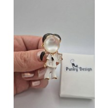 Punky Store Kadın Doktor Figürlü Broş – Sağlık Çalışanı Temalı Yaka Broşu