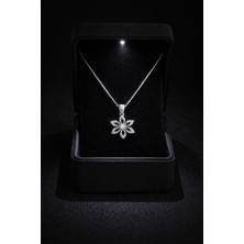 Siset Gümüş 925 Ayar  Işıklı Kutuda Zirkon  Taşlı Yıldız Model  Gümüş  Kolye