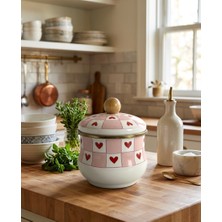 Kalpli Emaye Şekerlik 12 cm Kapaklı – Kırmızı ve Yeşil Kalp Desenli Emaye Şekerlik & Baharatlık