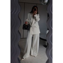 Özge Özgenç Dikiş ve Kemer Detaylı Bol Paça Pantolon