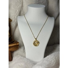 Güneş ve Ay Figürlü Altın Renk Madalyon Kolye – Zirkon Taşlı Şık Kadın Kolye