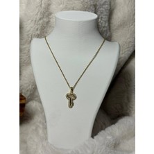 Işıltılı Taşlı Anahtar Kolye – Şans ve Yeni Başlangıçların Simgesi Şık Kadın Kolyesi