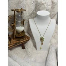 Çiçek Tasarım Renkli Taşlı Sallantılı Kolye