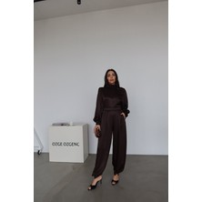 Özge Özgenç Balon Kol Boyundan Bağlamalı Saten Bluz Pantolon Takım