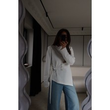 Özge Özgenç Ö.ö Vatkalı Beli Aksesuar Detaylı Bluz