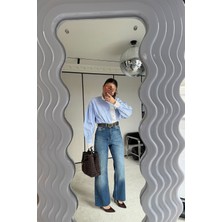 Özge Özgenç Paçası Lazer Kesikli Taşlamalı Jean