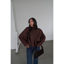 Özge Özgenç Kolları Otrişli Boyundan Bağlamalı Saten Bluz