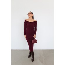 Özge Özgenç Bardot Yaka Aksesuar Detaylı Triko Elbise