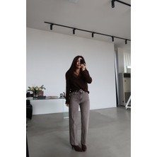 Özge Özgenç Paçası Kesik Kemerli Straight Fit Jean