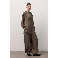 Molene Haki Yaka Bağcıklı Dökümlü Bluz