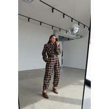 Özge Özgenç Omuzu Vatkalı Ekoseli Çıtçıt Düğmeli Gömlek Pantolon Takım