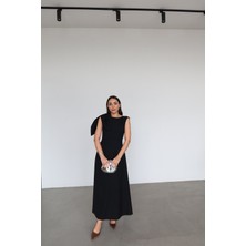 Özge Özgenç Bağlama Detaylı Süs Cepli Elbise