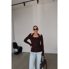 Özge Özgenç Boyundan Geçmeli Yarı Büzgülü Bluz