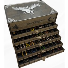 Yaman Hediyelik Kişiye Özel Isimli Tesbih ve Saat Koleksiyon Kutusu – 50 Tesbih 12 Saat | Ahşap & Pleksi Tasarım