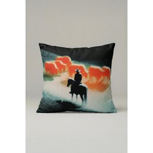 Viki Concept Sisli Sürünün Izinde Kovboy Dekoratif Kırlent Kılıfı 077 – Retro Western Modern Tasarım 45X45 cm