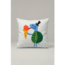 Viki Concept Dondurma Yiyen Kaplumbağa Figürlü Dekoratif Kırlent Kılıfı 090 – Eğlenceli Modern Tasarım 45X45 cm