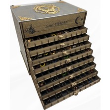 Yaman Hediyelik Kişiye Özel Isimli Tesbih ve Saat Koleksiyon Kutusu – 80 Tesbih 12 Saat | Ahşap & Pleksi Tasarım