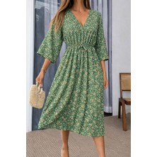 Modayız Kadın Yeşil Desenli Yazlık V Yaka Kısa Kol Beli Lastikli Diz Altı Elbise 10C-2375