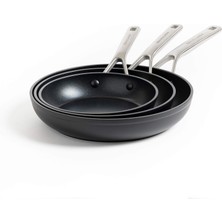 Kitchenaid Dövme Kızartma Tavası Seti 20CM, 24CM ve 28CM Yapışmaz Kaplamalı, Alman Geliştirmeden 3 Katmanlı, Paslanmaz Çelik Saplı, Indüksiyona Uygun, Bulaşık Makinesinde Yıkanabilir, Siyah