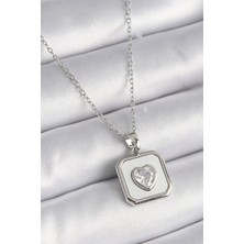 Azrlya 316L Çelik Gümüş Renk Kare Madalyon Kalp Zirkon Taş Işleme Kadın Kolye - TJ-BKO9525