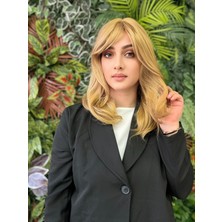 Aura Peruk Koyu  Sarı  Renkteki Orta Boy Perçemli Inci Modelimiz
