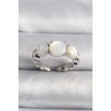 Pirinç Gümüş Renk Zirkon Taş Detaylı Beyaz Sedefli Vıp Seri Kadın Yüzük