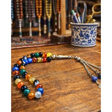 Sufi Tesbih Esans Ve Hediyelik Doğal Karışık Akik Taşı Tesbih 8mm – 33 Tane Gümüş Kaplama Imame ve Zincir Püsküllü Doğal Taş Tesbih