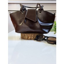 Furmelıa Parıs Acı Kahve Parlak Deri Düğüm Detaylı Kadın El ve Omuz Çantası – Ayarlanabilir Uzun Askılı Şık Modern Günlük Kullanım Kadın Çanta Modeli