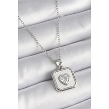 Bazarhane 316L Çelik Gümüş Renk Kare Madalyon Kalp Zirkon Taş Işleme Kadın Kolye