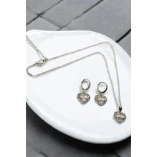 Euromoda Kalp Tasarımlı Love Yazılı Gümüş Renkli Taşlı Kolye Küpe Takım