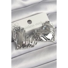 Bazarhane Pirinç Gümüş Renk Işlemeli Kalp Model Kadın Küpe