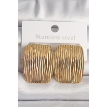 Bazarhane Pirinç Gold Renk Işlemeli Kare Plaka Model Kadın Küpe