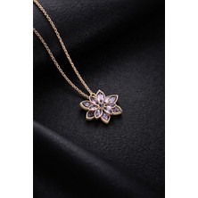 Genel Mor Lotus Çiçeği Kolye | Zirkon Taşlı | Altın Renk | Paslanmaz Çelik | Kararmaz & Suya Dayanıklı