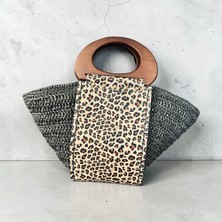 Mimoza Accessories Leopar Desenli Ahşap Saplı Hasır Kadın El Çantası – Şık Günlük Omuz & El Çantası
