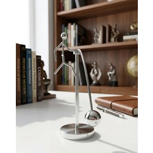 Meya Design Newton Denge Adam Dekoratif Masaüstü Obje ALK2523