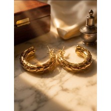Meneva Aksesuar Premium Dokulu Vintage Altın Gold Renk Paslanmaz Çelik Yarım Halka Küpe