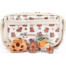 Gökyüzü Işığı Capybara Desenli Çok Bölmeli Kalemlik - Peluş Bir Broş - 5 Stickers -2 Klips Hediye