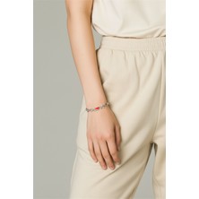 Euromoda Özel Tasarımlı Gümüş Kaplamalı Love Yazılı Kırmızı Kalp Figürlü Zincir Bileklik