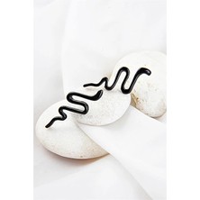 Euromoda Yılan Tasarımlı Siyah Renkli Vidalı Küpe