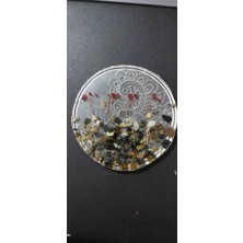 Miina Aksesuar Epoksi Reçine Çeşitli Doğal Taşlarla Süslenmiş Dekoratif Bir Bardak Altlığıdır