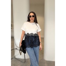 Magarde Eteği Dantel Detaylı Bluz- Beyaz