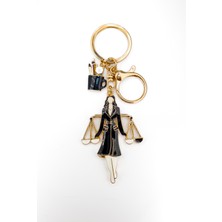 Stella Fortis Avukat Figürlü Terazi Detaylı Şık Kadın Anahtarlık – Adalet Temalı | Paslanmaz Çelik