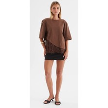 Karsel Kadın Kahverengi Dantel Detaylı Asimetrik Kesim Overisize T-Shirt