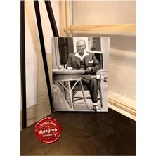 Kanvaspera Mustafa Kemal Atatürk Etkileyici Oturuş - Kanvas Tablo - Siyah Beyaz, Tarihsel, Lider Duvar Dekorasyonu