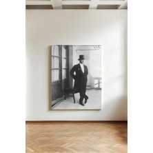 Kanvaspera Fraklı Atatürk Portesi - Kanvas Tablo - Siyah Beyaz, Zarafet ve Yeni Türkiye Temalı Duvar Dekorasyonu