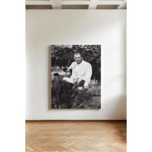 Kanvaspera Bahçede Atatürk Portesi - Kanvas Tablo - Siyah Beyaz, Doğal ve Ince Önder Temalı Duvar Dekorasyonu