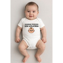 Sedirli Beyaz Kısa Kol Annemi Üzersen Seni Ağlatırım Temalı Baskılı Bebek Zıbın Bisiklet Yaka Unisex Body %100 Pamuk