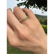 Ebru Çitak Elegant Leaf – Altın Renk Ayarlanabilir Yaprak Model Zirkon Taşlı Yüzük