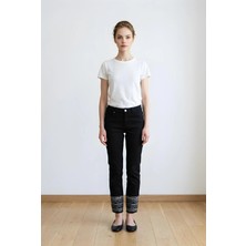 Nakış Detaylı Siyah Kot Pantolon